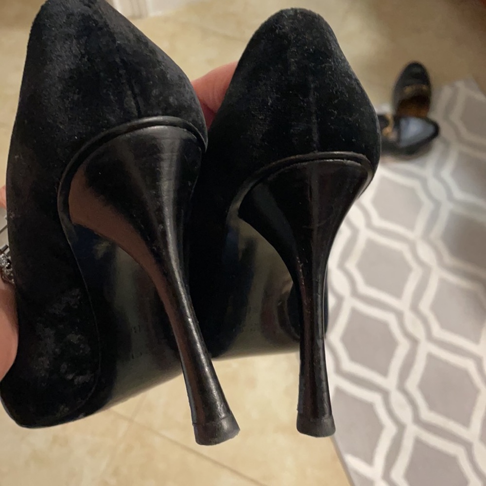 COPY - Iconic Gucci velvet heels. - Picture 4 of 6